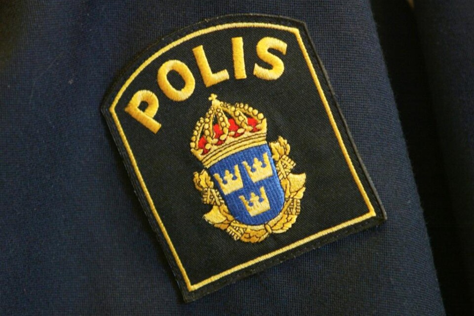 Emblem som det står Polis på