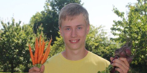 Mattias, 17, gör succé med sina egenodlade grönsaker i Bläsinge