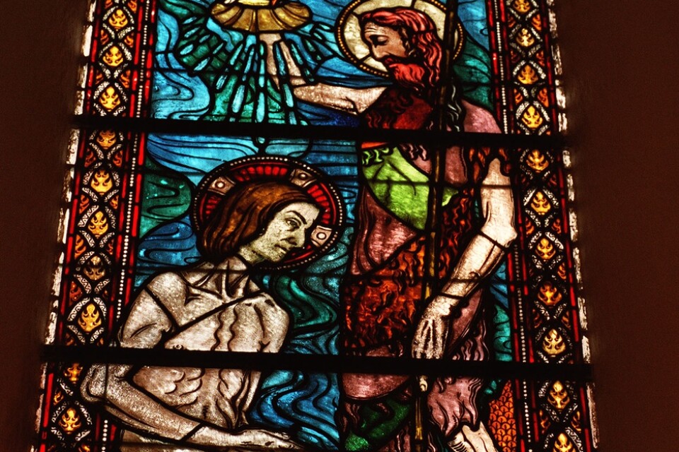 Bild: Oslo Domkyrka och målning på när Johannes Döparen döpe Jesus.