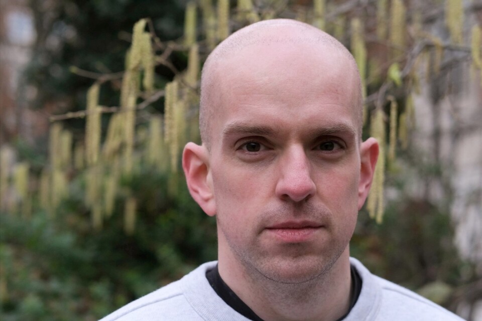 Brittiska Andrew McMillan debuterade med en hyllad diktsamling 2015. ”Synd” är hans första roman.