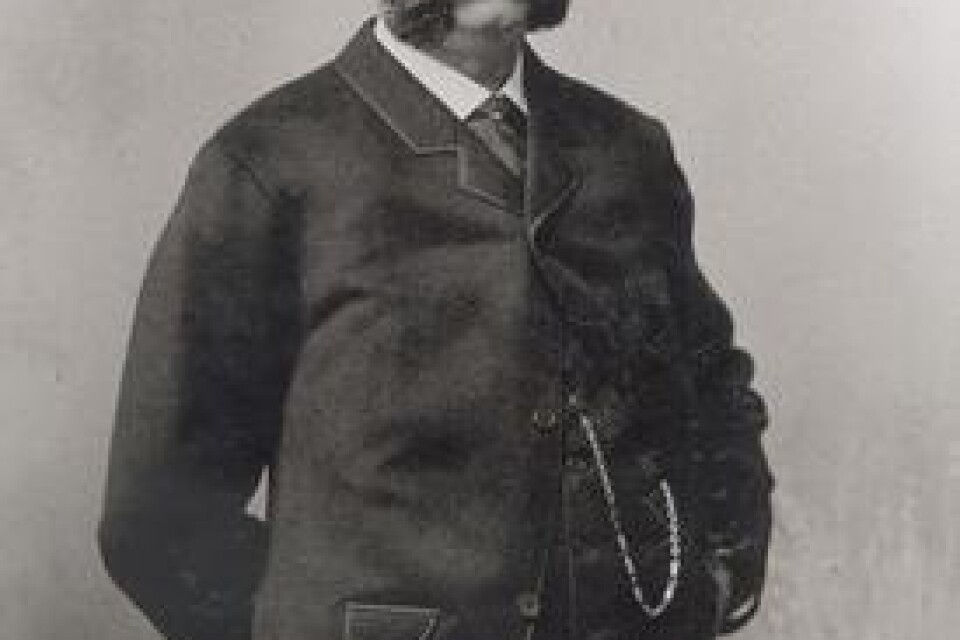 Samuel Moses Marcus (1841&#x96; 1920) var Ystads första bofasta fotograf. Här ett självporträtt från 1898.