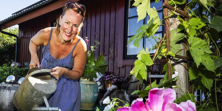 Ulricehamnaren Anna Mogren bjuder in hela Sverige till sin trädgård på söndag.