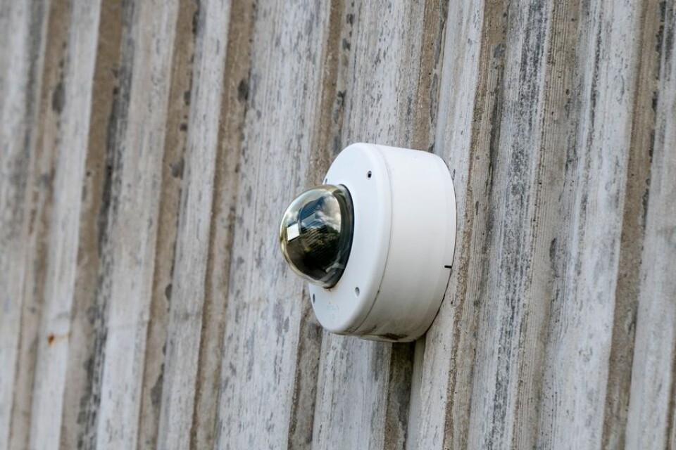 Övervakningskamera utanför Gamlegårdens Centrum.