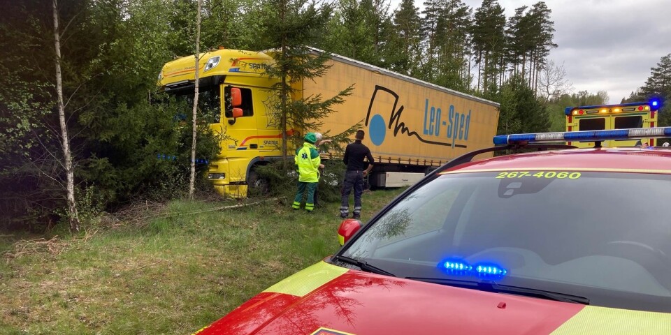 En lastbil körde av vägen utanför Rävemåla den 9 maj.