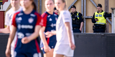 Polis på plats vid fredagens damallsvenska match mellan Rosengård och Djurgården på Malmö IP. En spelare i Rosengård ska ha utsatts för hot som polisanmälts.