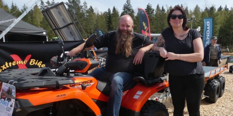 Trivdes på Skog & Traktor gjorde Robert Arnesson och Linda Kortye på Extreme Bike i Tingsryd. Vårt skogspaket med maskin och vagn inkluderad är storsäljaren, berättade entreprenörsparet.