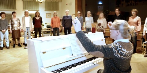 Nu på lördag ger körerna Schola Cantorum och Ulrica Vocalis en konsert med andra delen ur Händels verk ”Messias”. Bilden är från ett tidigare rep då körerna sjöng ”Förklädd Gud” av Lars Erik Larsson.