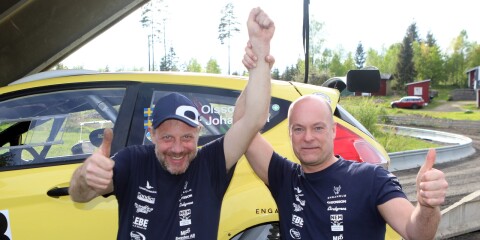 Mattis Olsson t.v. och Jeppe Johansson var mycket nöjda med både seger, bil och körning i SSR.