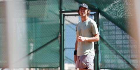 Davis Cup-stjärnan tvingades bryta: ”Problem med knät”