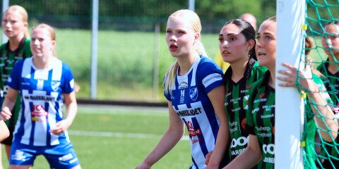 Linnéa Jakobsen Forsgren (i blått och vitt, i mitten) gjorde två mål mot Varbergs Bois när Örby förberedde sig inför Gothia Cup. Här håller hon koll på en hörna som slås från vänster.