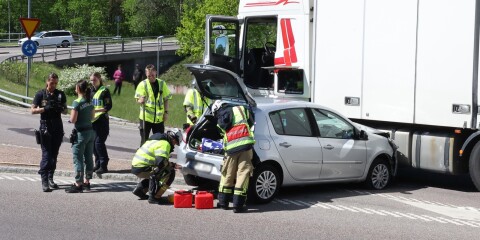 Personbil och lastbil i olycka vid Sjöbo – anmälan upprättad