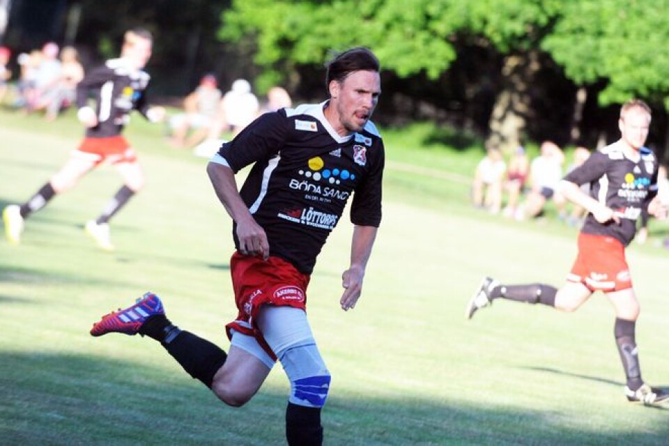 Jonas Nilsson gör Ironman i Kalmar och på Öland i sommar – men lägger inte fotbollsskorna på hyllan för den skull.