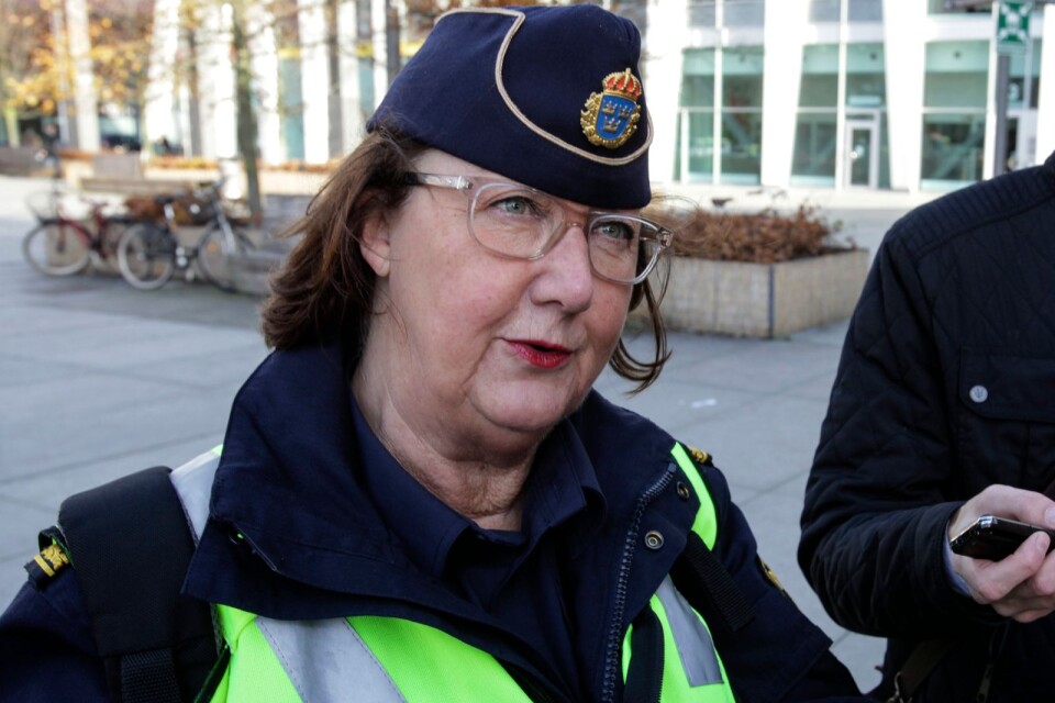 Polisens presstalesperson Ewa-Gun Westford berättar att bombgrupp och experter är på plats efter att postterminalen i Malmö stängts av. (Bilden är tagen vid ett tidigare tillfälle.)