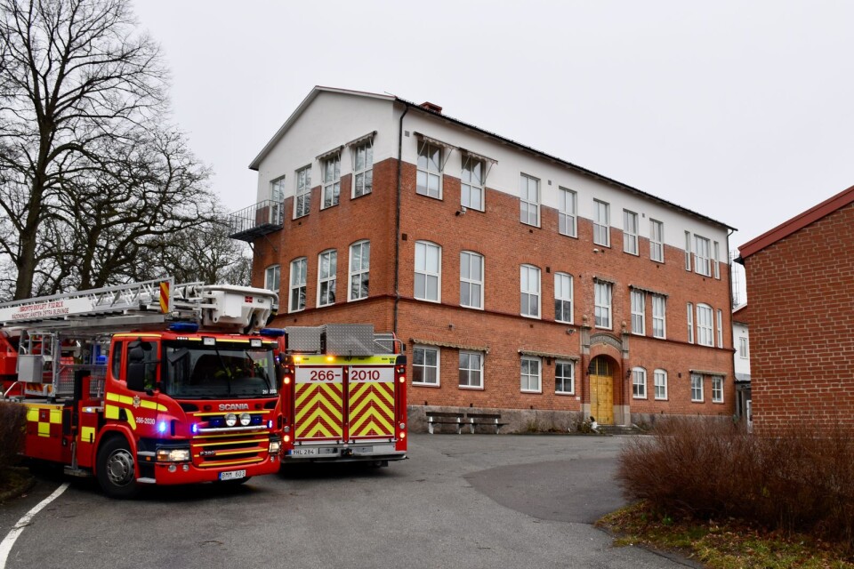 430 elever skickades på tisdagen hem från undervisningen på Snäckebacksskolan, sedan ännu en anlagd brand utbrutit på en toalett.