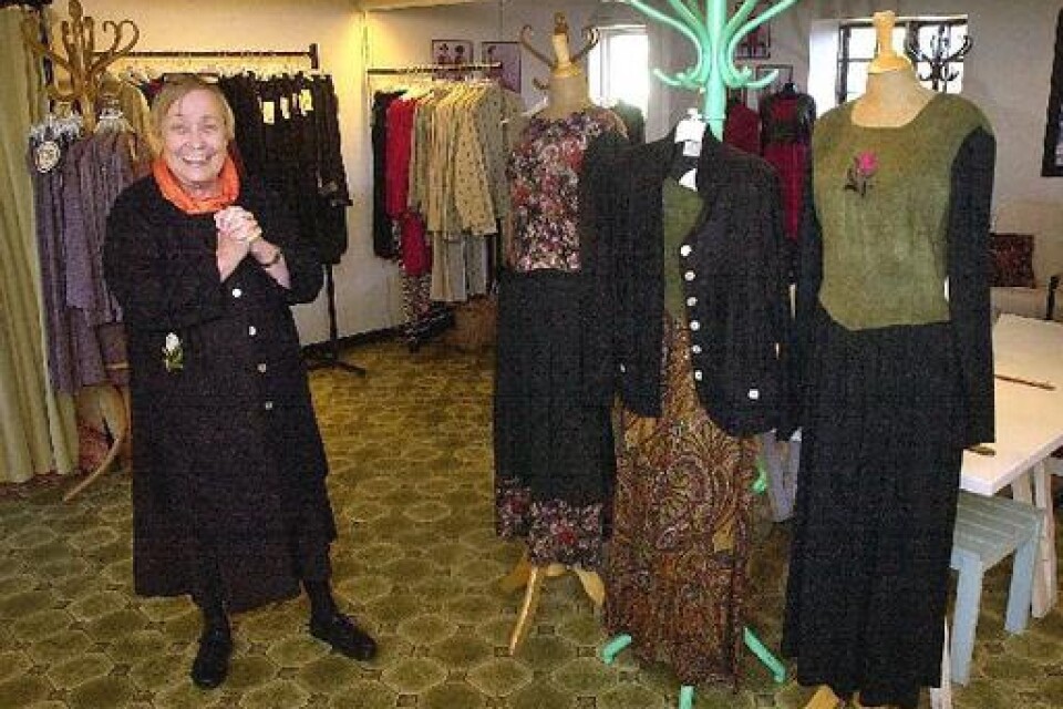 Titti Wrange har flyttat från Åhus till Stockholm till Degeberga. Nu visar hon höstkollektion i gamla Gästis. BILD: RONNIE SMITH