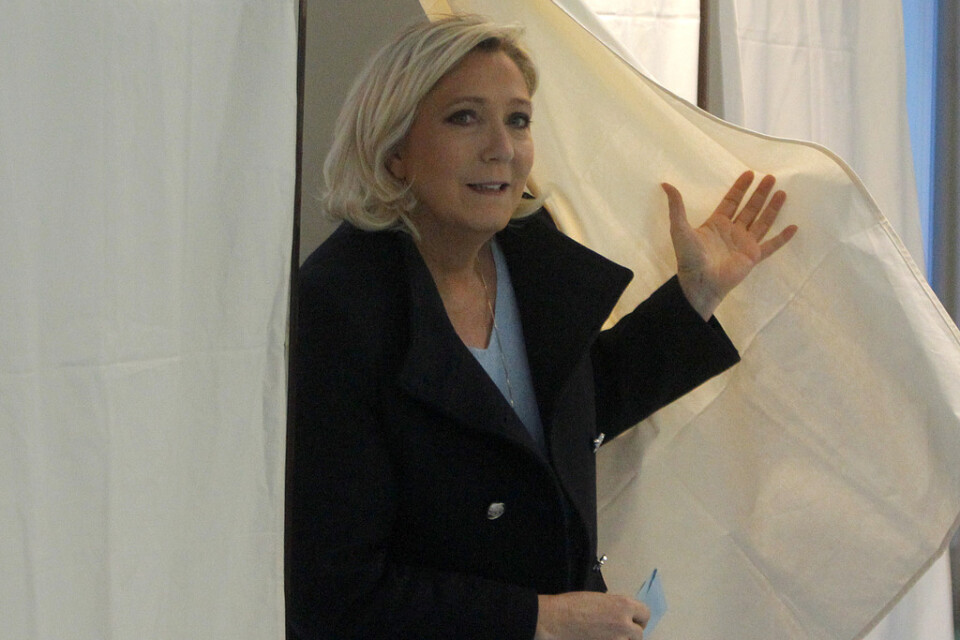 Franska Nationell samling och dess ledare Marine Le Pen tycks bli största parti i det franska EU-valet. Le Pen själv röstade som vanligt i hemstaden Hénin-Beaumont i norra Frankrike.