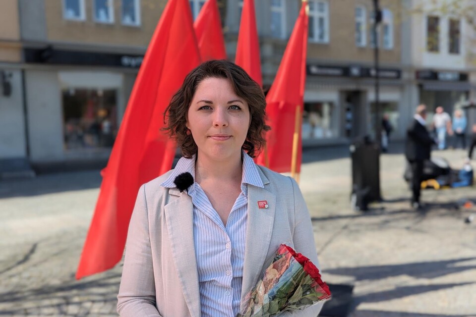 Emelie Stark, socialdemokratisk HBTQ+ordförande höll första maj-tal i Karlshamn.