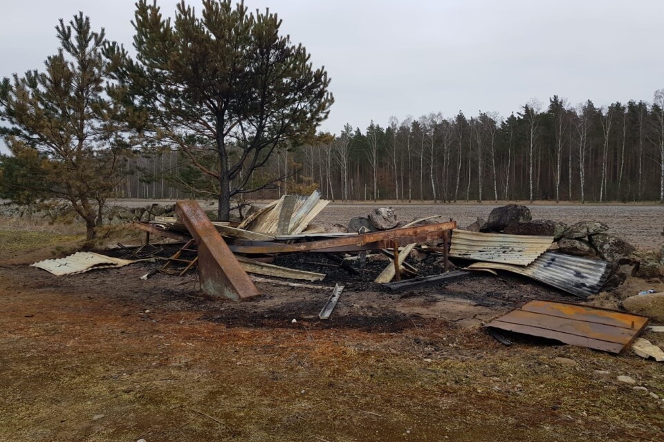 En arbetsbod på Gunnebovägen norr om Nymö förstördes i en brand tidigare i veckan.