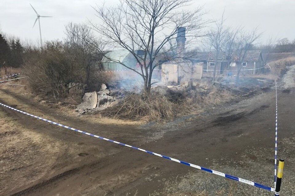 Ett ödehus sydost om Fjälkinge brann ner till grunden under lördagsmorgonen. Tidigare i veckan blev en större arbetsbod i samma område totalförstörd i en brand.