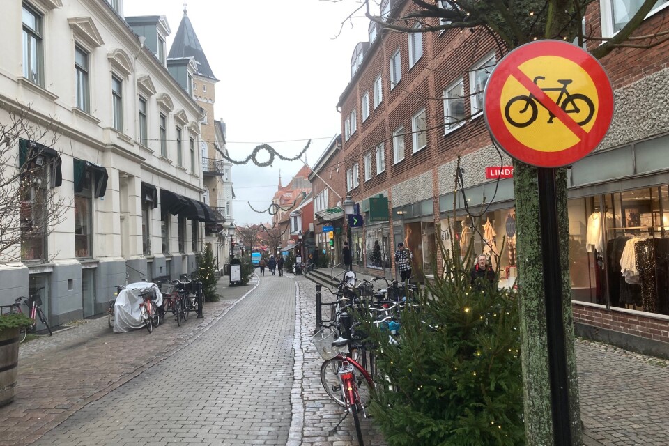 Stora Östergatan YstadCykling förbjuden på gågatan