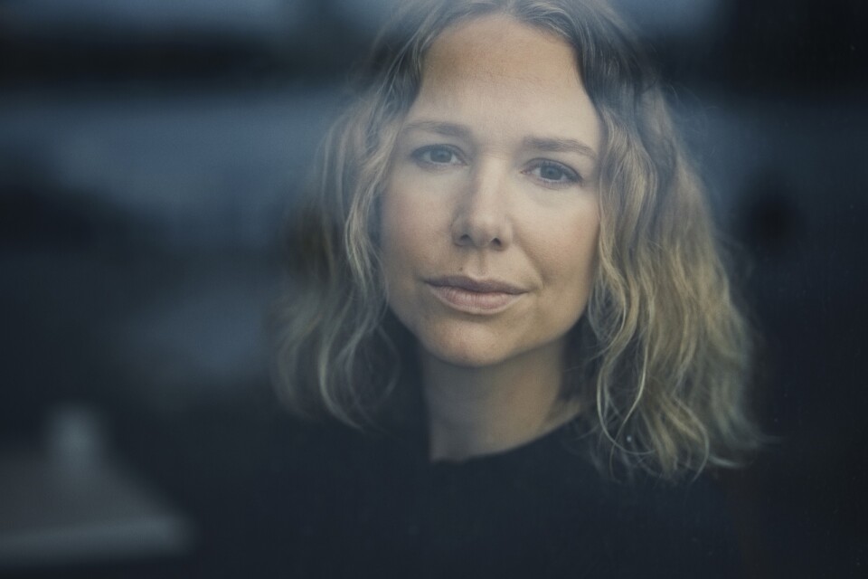 Veronika Malmgren är född 1982 och uppvuxen i Järfälla utanför Stockholm. Hon är verksam som psykolog. 2011 debuterade hon som skönlitterär författare med "Gracie". Nu kommer hennes andra roman.