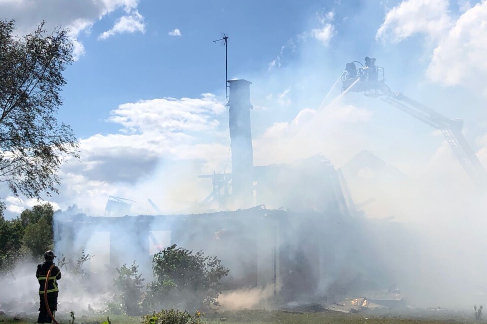 Boningshuset brann ner till grunden.