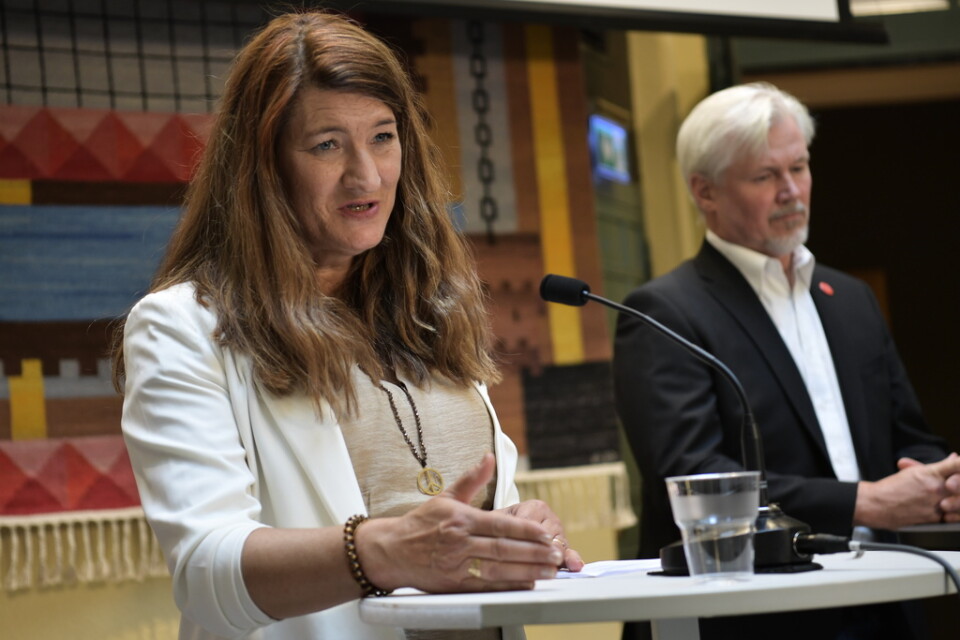 Nyvalda LO-ordföranden Susanna Gideonsson presenterades vid en pressträff på måndagseftermiddagen. I bakgrunden Torbjörn Johansson, avtalssekreterare.