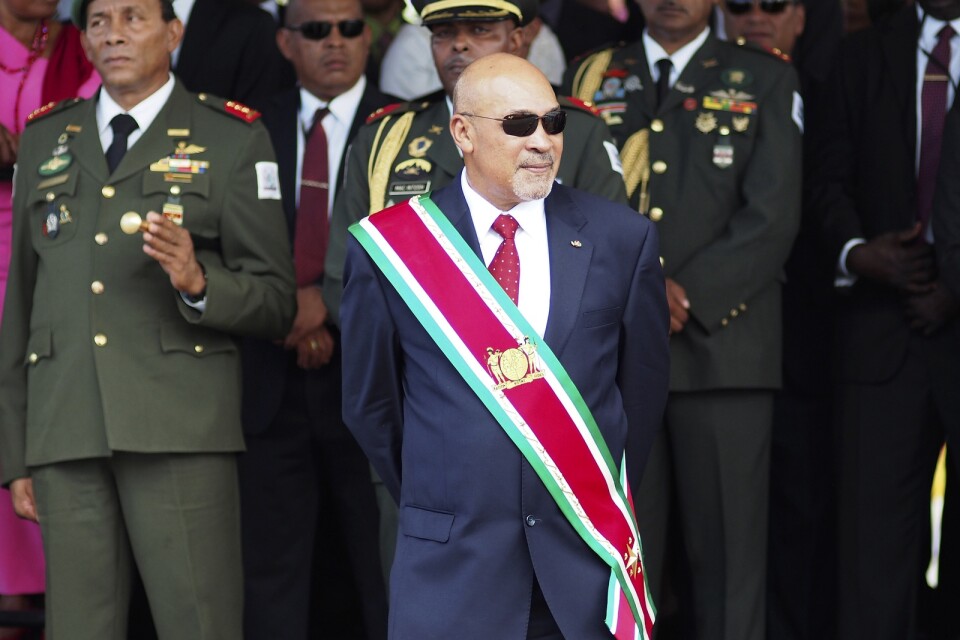 Surinams president Dési Bouterse bevistar en militärparad då han svors in för sin andra mandatperiod i augusti 2015. Arkivbild.