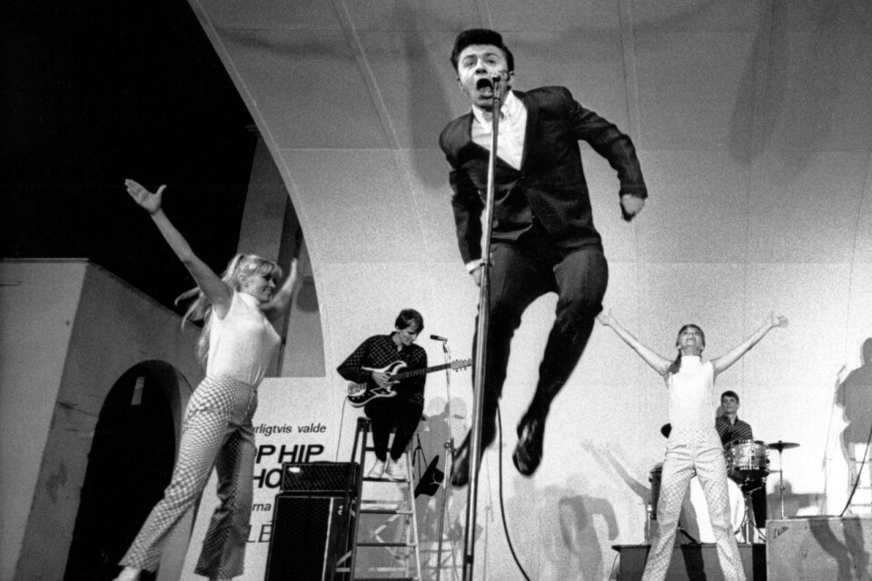 Jerry Williams uppträder på Gröna Lund i Stockholm 1966.