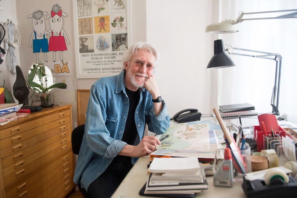Mannen bakom Kalles klätterträd och böckerna om Bu och Bä, Nisse och grisen Benny, barnboksförfattaren Olof Landström, fyller 75 år. Han är född i Finland och kom till Sverige som 15-åring tillsammans med sina konstnärliga föräldrar.