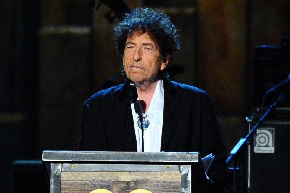 Kulturprofilen ska ha läckt sju Nobelpristagare enligt advokatutredningen rapporterar DN. En av dessa ska ha varit Bob Dylan.