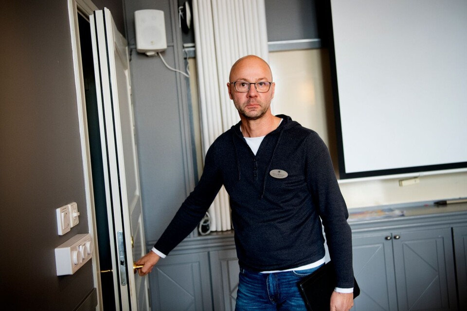 Patrik Håkansson, förvaltningschef är orolig.