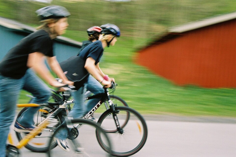 Barn och ungdomar från Sättra får numera cykla till Gärdslösa för att åka skolbuss därifrån till Borgholm.