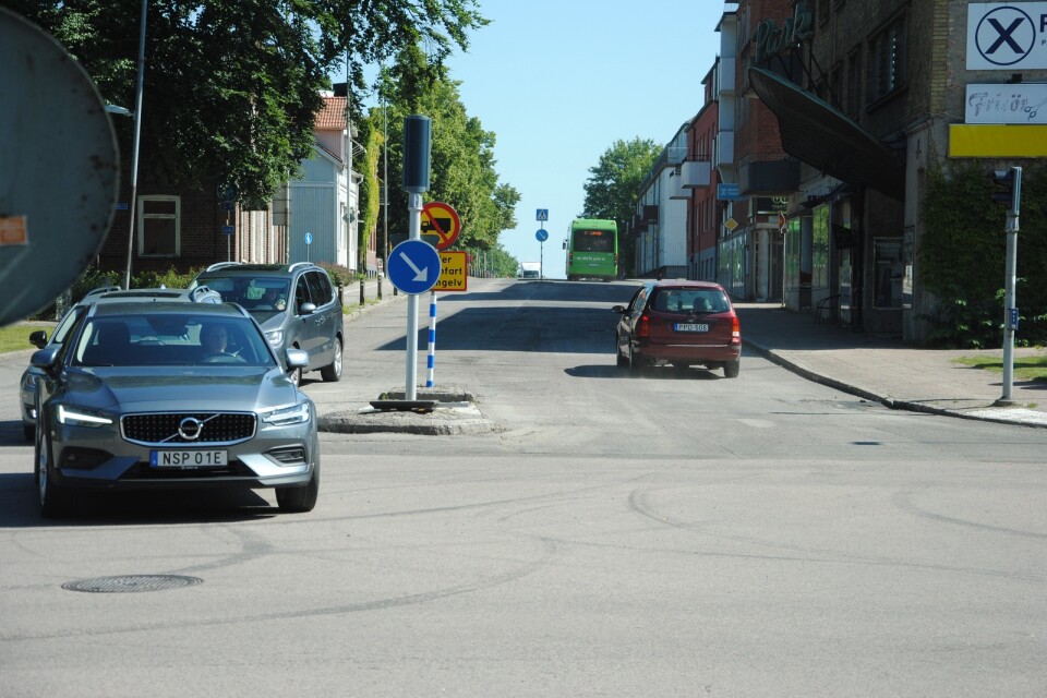 Trafiken flyter åter på viktiga Stobygatan. Åtminstone några dagar till.