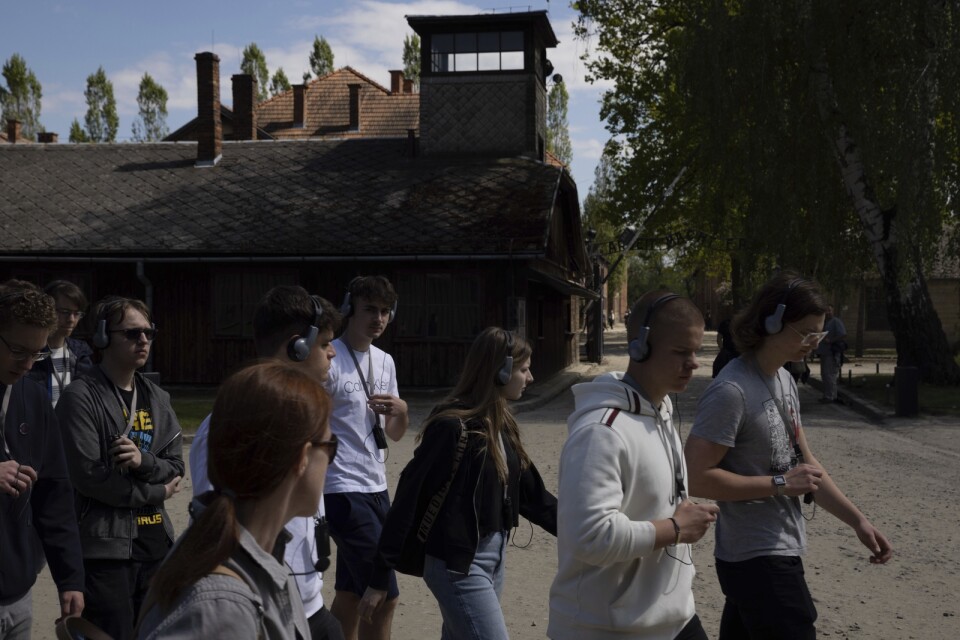 Ungdomar på besök i förintelselägret Auschwitz-Birkenau i Polen i maj förra året. Den 27 januari är det förintelsens minnesdag, i åminnelse av lägrets befrielse.