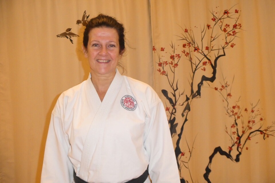 Karate är fysiskt och mentalt utvecklande. Man lär sig använda kroppen på rätt sätt, säger Mona Pfaus, karatetränare och tillika grundare av Karate-Do Shotokan Akademi Växjö.
