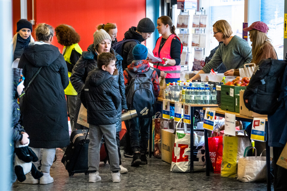 Flyktingar från Ukraina anländer med färja till terminalen i Nynäshamn, här en bild från i mars. Omkring 50|000 ukrainare har flytt till Sverige sedan kriget bröt ut. Arkivbild.