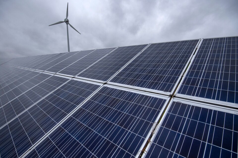 Solceller och vindkraft är framtiden enligt professor i miljö- och energisystem vid Lunds Universitet.