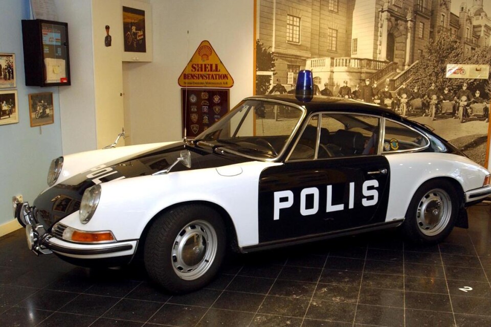 Arkivbild från den tid då polisen använde Porschebilar i jakten på tjuvar. 911:an av 1970 års modell står nu parkerad på Polistekniska museet.