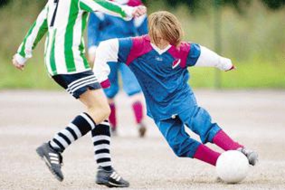 Fotboll är mest populärt, både bland flickor och pojkar. Foto: SCANPIX/ARKIV