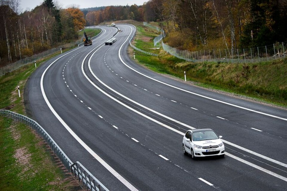E22 nya motorvägen förbi Linderöd provkörs.