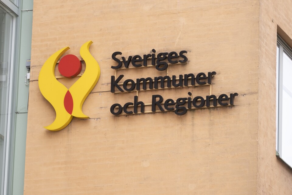 Sveriges Kommuner och Regioner, SKR, har skapat plats för sig själv i offentligheten.