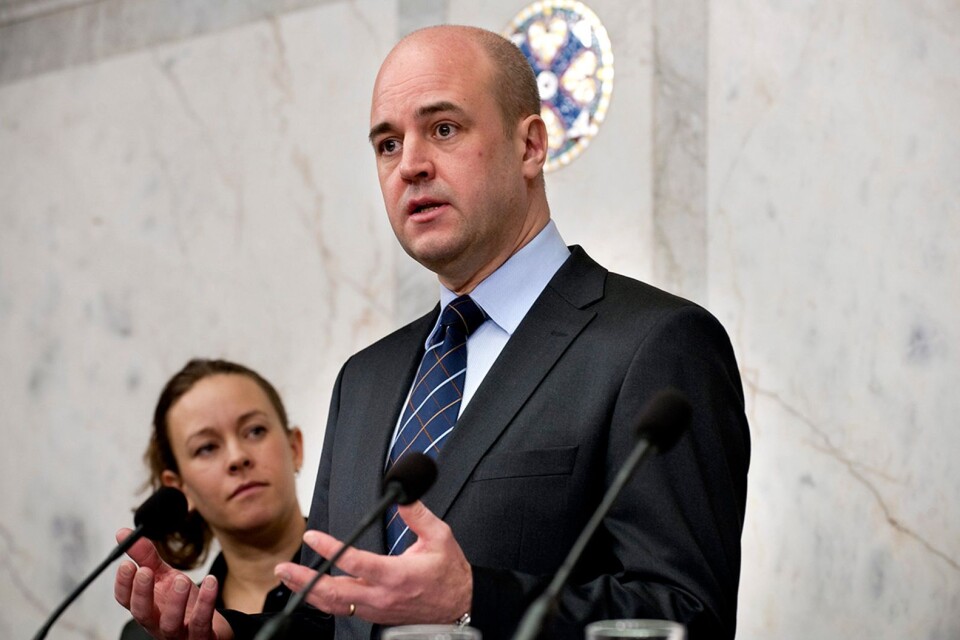 3 mars 2011 presenterade dåvarande statsministern Fredrik Reinfeldt (M) och Miljöpartiet-språkröret Maria Wetterstrand en överenskommelse om migrationspolitiken. När registreringskravet togs bort hänvisade regeringen just till en överenskommelse med MP.
