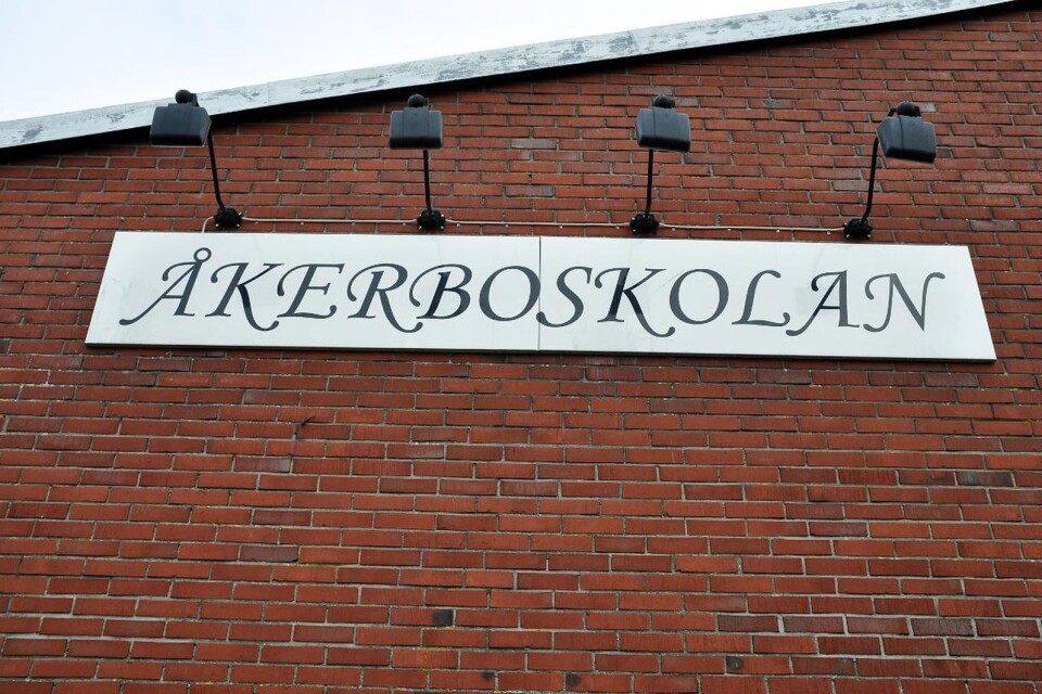 Insändarskribenterna anser att man utan större problem ska kunna renovera Åkerboskolan.