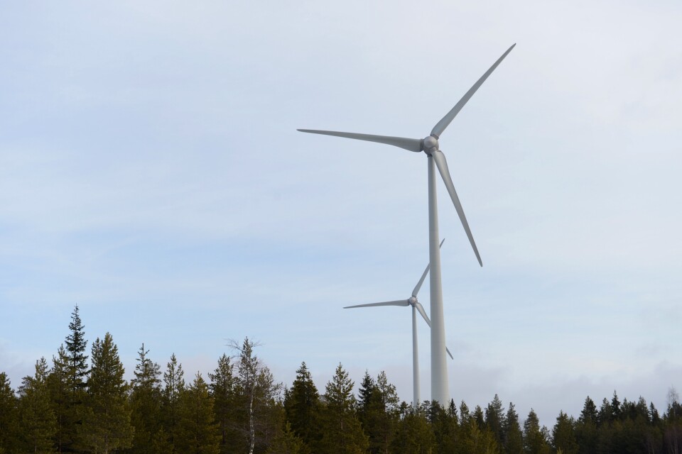 Insändarskribenterna vill att Kalmar kommun tar höjd för längre avstånd mellan boenden och vindkraft i en ny vindbruksplan.
