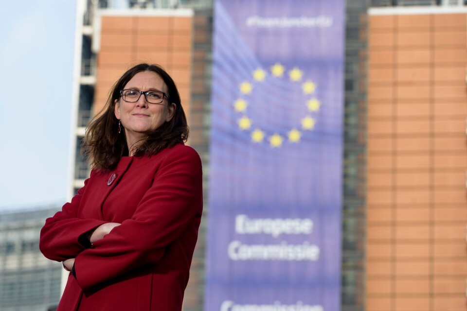 Konsekvensen av S-förslaget är att den svenska regeringen, som tillsatt Cecilia Malmström som kommissionär, förlorar det yttersta inflytandet över utnämningen.
