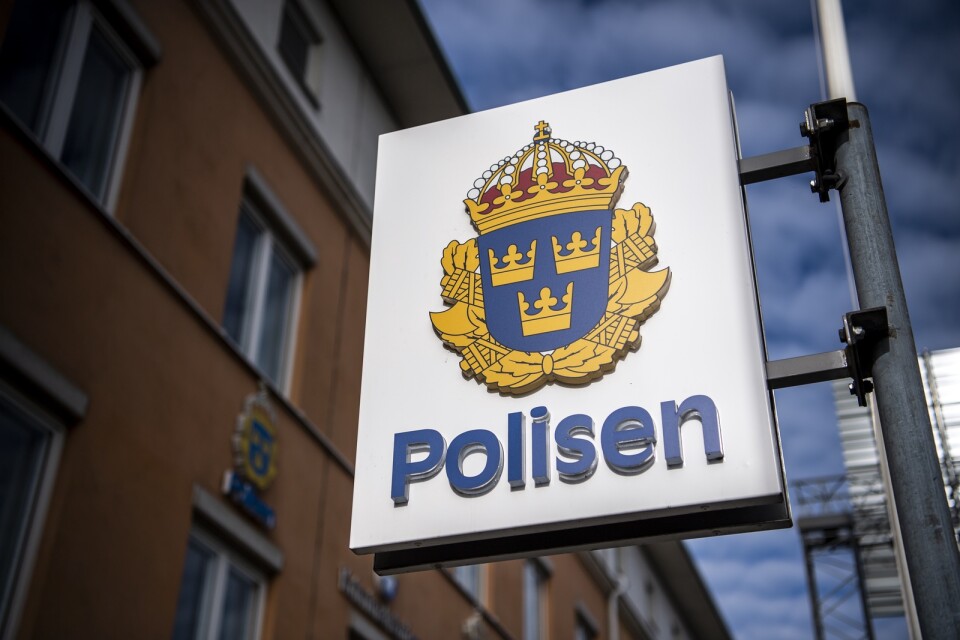 Angreppet ska ha skett utanför polishuset i Karlskrona.