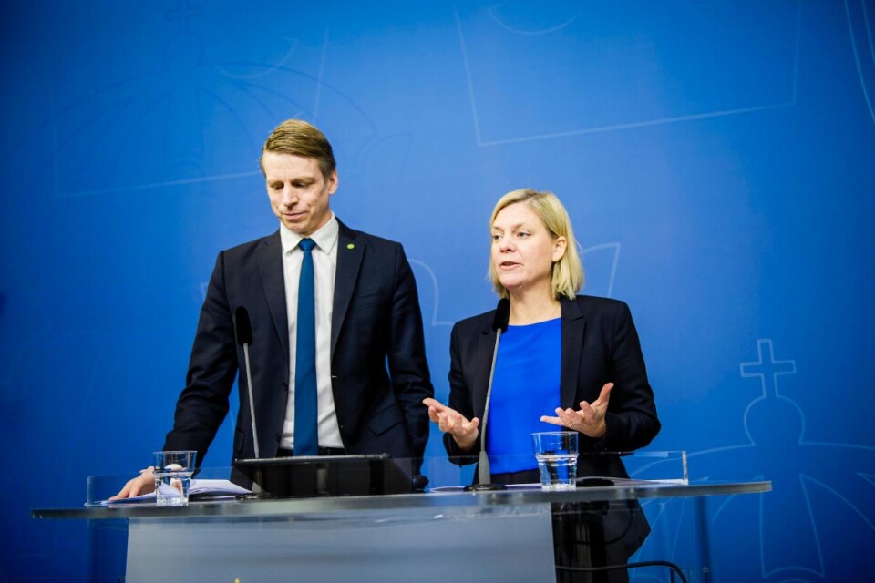 Finansmarknadsminister Per Bolund (MP) och 
finansminister Magdalena Andersson (S). Deras regering beslutade 2017 att inte införa en bankskatt.