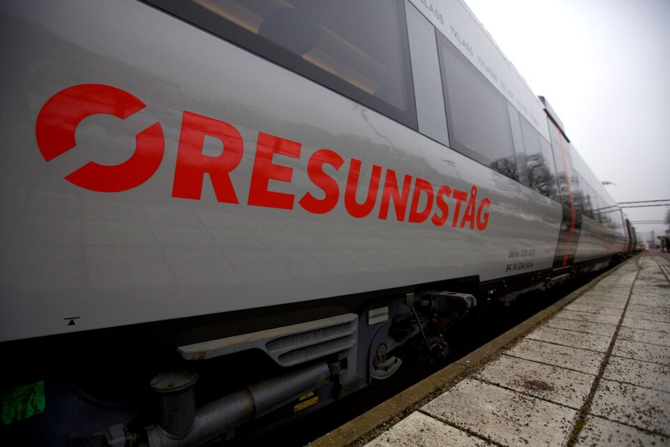 I maj tröttnade passagerare sedan ett Öresundståg blivit stående i värmen utanför Hyllie. De bröt upp dörrarna och lämnade tåget.