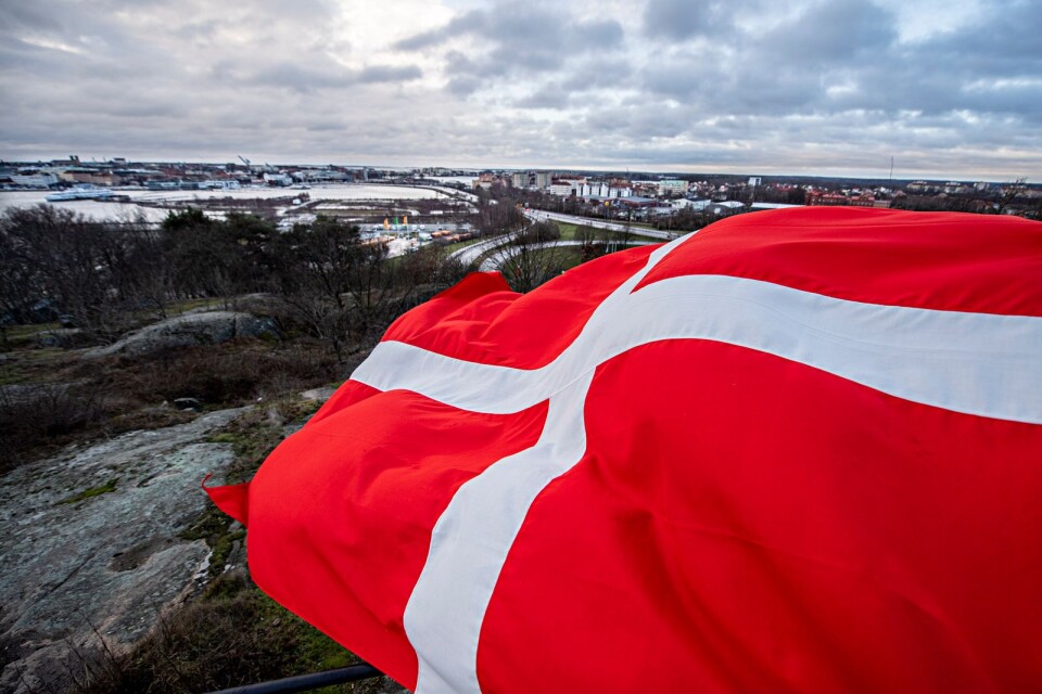 Nu har både Skåne och Halland återknutit banden med Danmark. Bara Blekinge kvar. Hur resonerar man i Blekinge och i Danmark. Dansk flagga